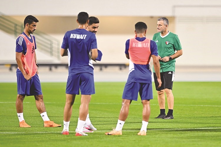 جانب من تدريبات منتخبنا الوطني في دبي