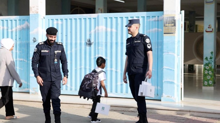 مدير عام منطقة العاصمة التعليمية تفقد مدارس العاصمة