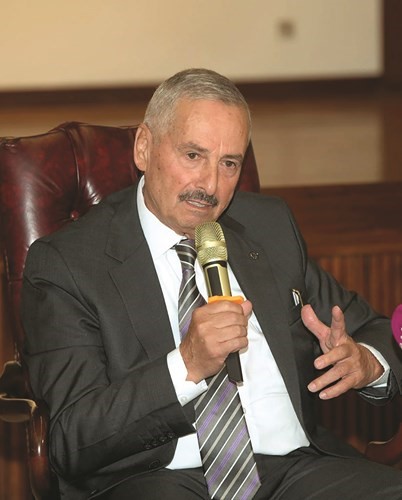 الكاتب والإعلامي حمزة عليان