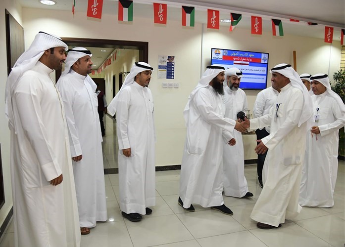 مدير «التطبيقي» تفقّد المعاهد التدريبية