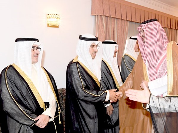 صاحب السمو الملكي الأمير تركي بن محمد بن فهد بن عبدالعزيز آل سعود خلال تقديم العزاء إلى الشيخ صباح ناصر المحمد والشيخ د.أحمد ناصر المحمد