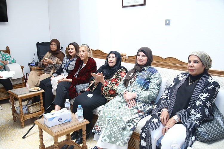 لولوة القطامي وفتوح المطوع ومشاعل الكليب مع بعض الحاضرات