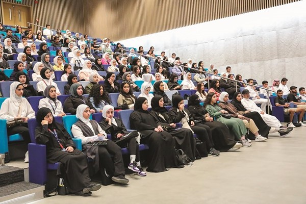 صورة جماعية للطلبة المشاركين في الفعاليات