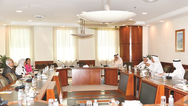 عبدالله الحميضي والسيدة وفاء القطامي خلال الاجتماع