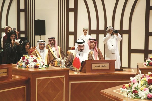 وزير الصناعة والتجارة والسياحة بالوكالة عبدالله بن عادل فخرو مترئسا وفد البحرين