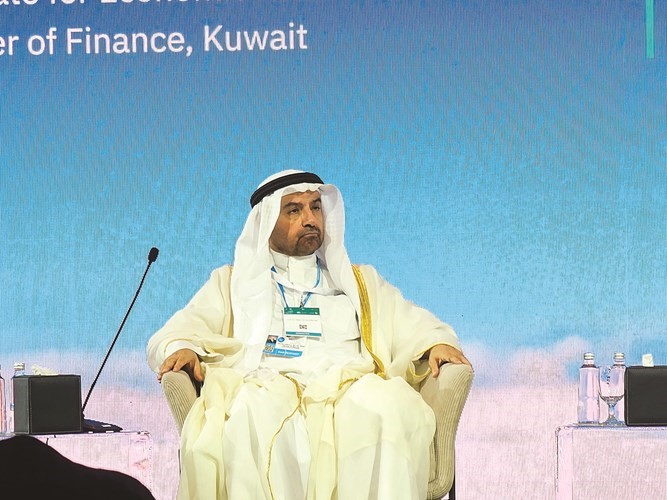 د. سعد البراك مشاركا في إحدى الجلسات