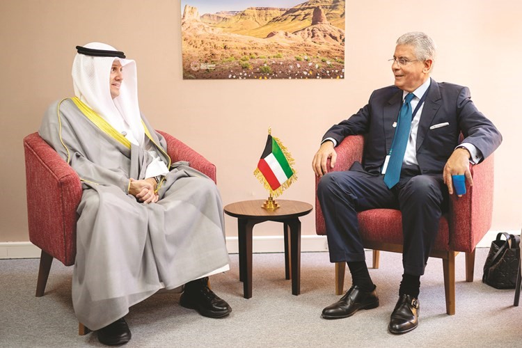 وزير المالية مع نائب رئيس مجموعة البنك الدولي لشؤون منطقة الشرق الأوسط وشمال أفريقيا فريد بلحاج