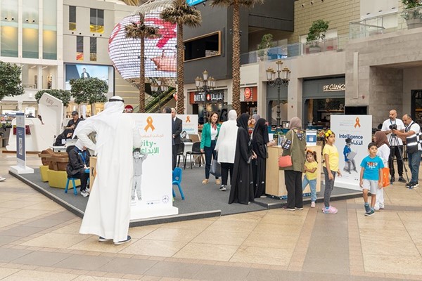 جانب من ركن كالد لنشر الوعي حول اضطرابات وصعوبة التعلم وتشتت الانتباه في مجمع الأڤنيوز