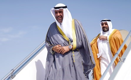 الشيخ أحمد الفهد والشيخ صباح ناصر صباح الأحمد لدى الوصول إلى الرياض