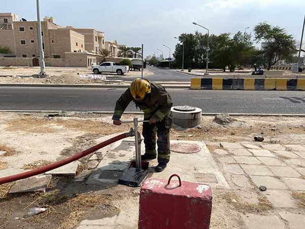 الإطفاء و شركة البترول الوطنية الكويتية نفذا تمريناً عملياً في إحدي محطات الوقود