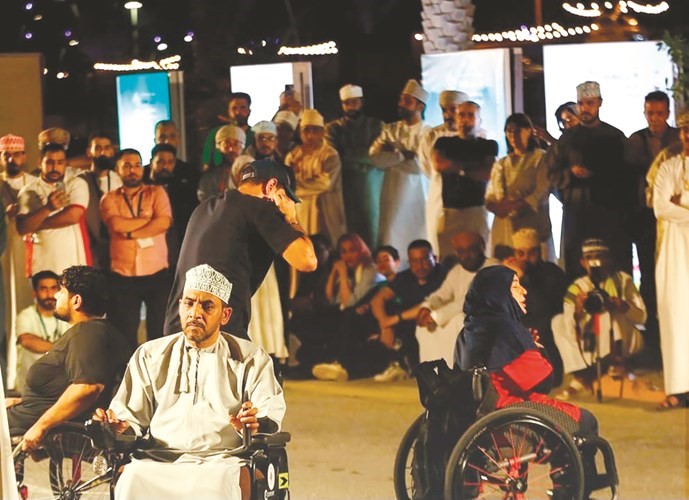 مشهد من مسرحية صاحب إرادة - مسرح الشارع