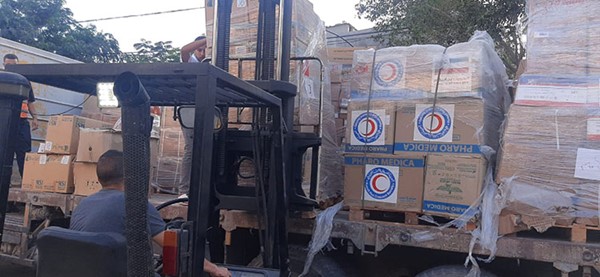 نقل المساعدات الكويتية إلى مخازن الهلال الأحمر الفلسطيني