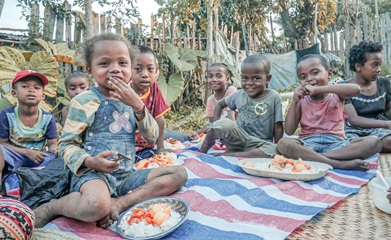 فرحة الأطفال بوجبات الطعام