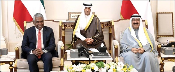 سمو ولي العهد الشيخ مشعل الأحمد مستقبلا الرئيس التنفيذي لشركة «غوغل كلاود» توماس كوريان
