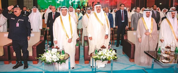 ممثل راعي الجائزة صاحب السمو الأمير الشيخ نواف الأحمد رئيس مجلس الوزراء سمو الشيخ أحمد نواف الأحمد الصباح والوزير عبدالرحمن المطيري وبدر المطيري ومحمد العليم واللواء خالد حسن