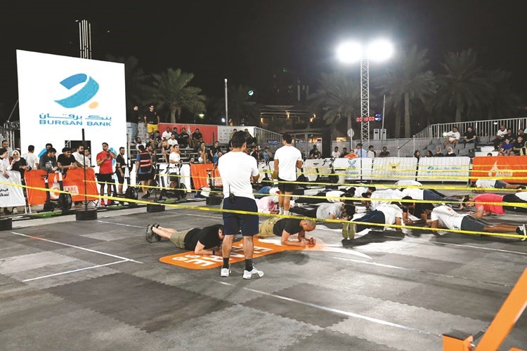 المتسابقون يشاركون في فعاليات المهرجان الرياضية
