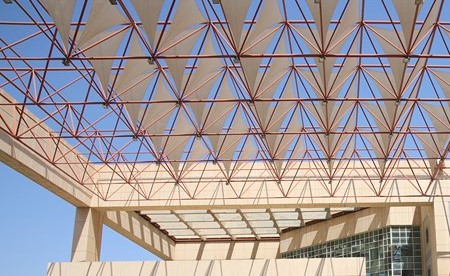 الجامعة تهدف إلى تحقيق التميز الأكاديمي وتحفيز البحث العلمي