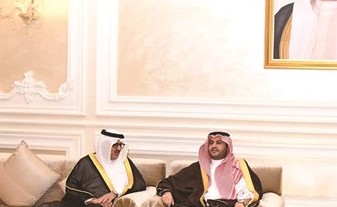 وزير شؤون الديوان الأميري الشيخ محمد العبدالله وصاحب السمو الملكي الأمير تركي بن محمد وسفير خادم الحرمين سمو الأمير سلطان بن سعد