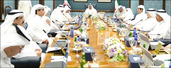 سمو الشيخ أحمد نواف الأحمد الصباح مترئسا الاجتماع الأسبوعي لمجلس الوزراء أمس