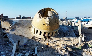 الأذان يُرفع على أنقاض مساجد دمرها القصف الإسرائيلي