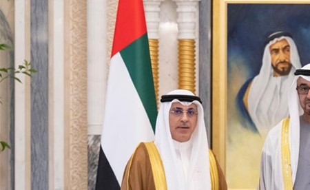 رئيس دولة الإمارات الشيخ محمد بن زايد وسفيرنا لدى أبوظبي جمال الغنيم