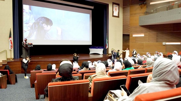 متابعة من الحضور