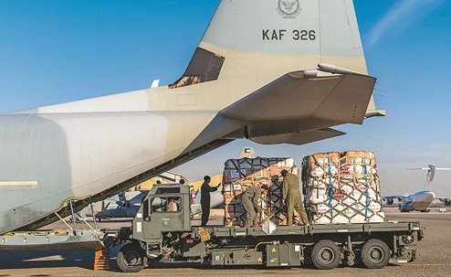 آلية نقل المساعدات الإغاثية الكويتية تمهيدا لإيصالها إلى أهل غزة