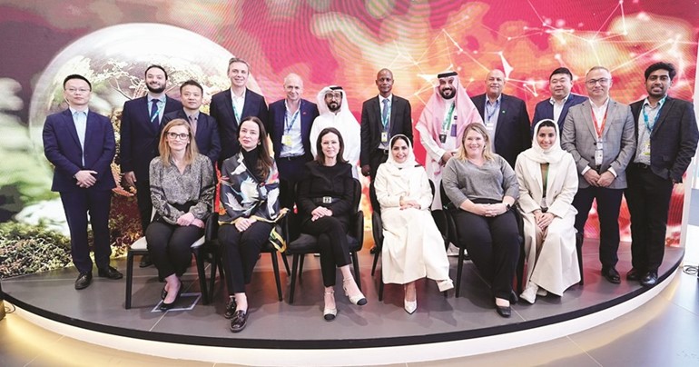 ممثلو مجموعة زين وشركات الاتصالات الخليجية خلال اجتماع التحالف