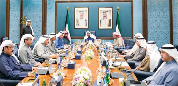 سمو الشيخ أحمد نواف الأحمد الصباح مترئساً اجتماع مجلس الوزراء أمس