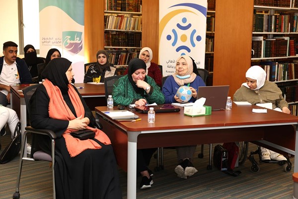  متابعة من المتدربين للورشة 