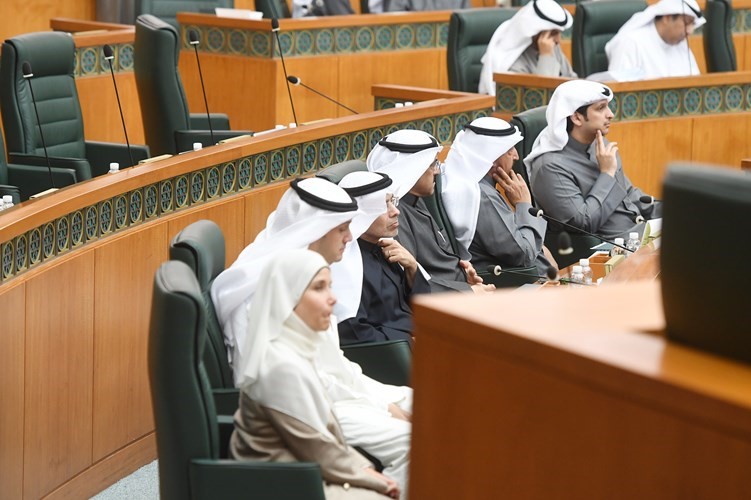 عبدالرحمن المطيري وفالح الرقبة ود.جاسم الاستاد ود.عادل المانع وفهد الجارالله ود.جنان بوشهري