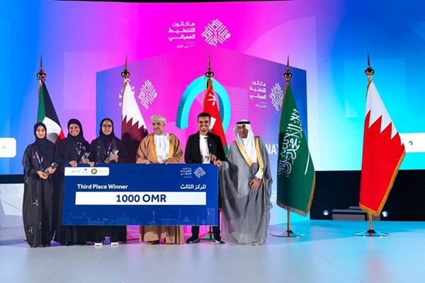 طلبة «العمارة» حققوا المراكز الـ 3 الأولى في مسابقة «هاكثون التخطيط العمراني الخليجي الأول» في عُمان