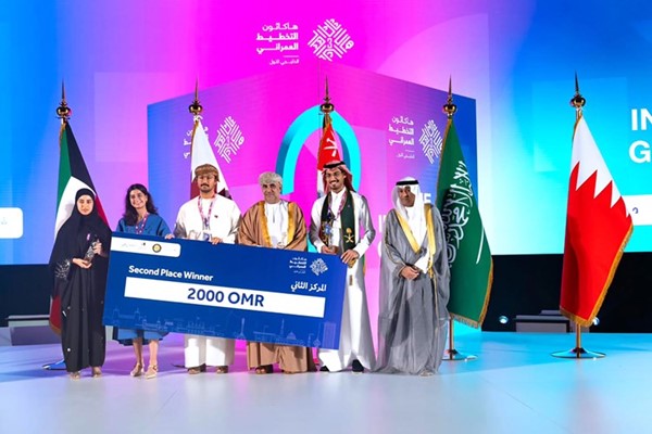 طلبة «العمارة» حققوا المراكز الـ 3 الأولى في مسابقة «هاكثون التخطيط العمراني الخليجي الأول» في عُمان