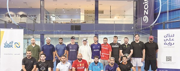 جانب من بطولات البادل الرياضية التي نظمها البنك