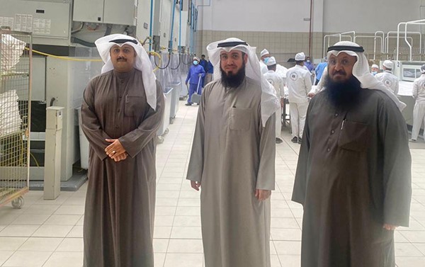 م.الطشة متفقدا مراقبة الغسيل لمفروشات المنشآت الصحية