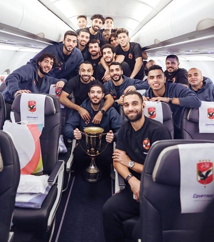 فرحة لاعبي الأهلي بكاس السوبر المصري في نسخته الجديدة