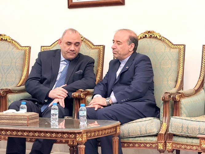السفير العراقي المنهل الصافي معزيا السفير الإيراني