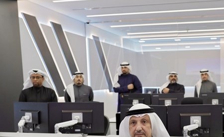 الشيخ سالم العبدالله والشيخ جراح جابر الأحمد خلال افتتاح المركز