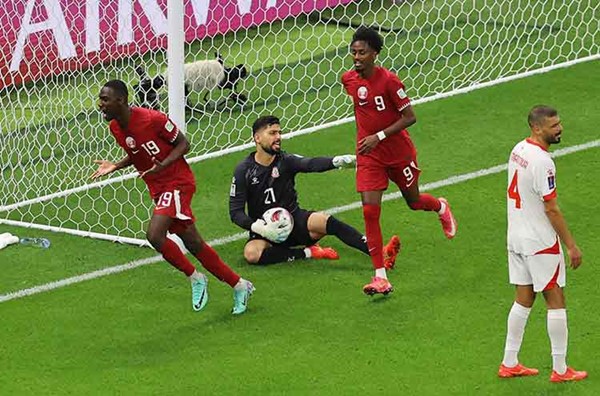 العنابي يدشن آسيا بثلاثية لبنانية!