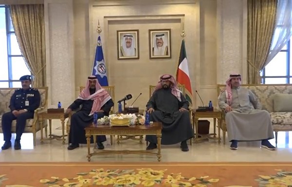 بالفيديو.. النائب الأول ووزير الداخلية يُكرِّم فريق عمل الموارد البشرية وتقنية المعومات المختص بتحويل خدمات وزارة الداخلية إلى رقمية