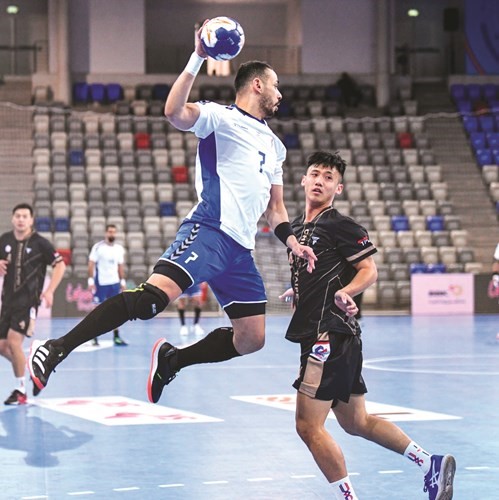 عبدالعزيز الشمري احد الأوراق الرابحة في صفوف الأزرق