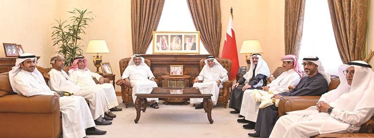 جانب من استقبال مستشار ملك البحرين لشؤون الإعلام نبيل بن يعقوب الحمر لرؤساء الجمعيات الصحافية الخليجية
