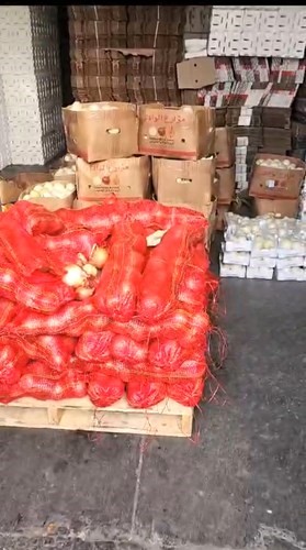 «التجارة» أغلقت مخزناً قام بتغيير بلد منشأ خضراوات ورفع أسعارها و3 مطاعم لبيعها لحوماً منتهية الصلاحية