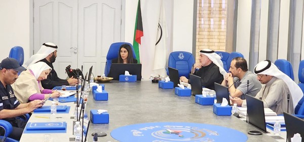 د.نورة المشعان خلال الاجتماع مع قياديي وزارة الأشغال والهيئة العامة للطرق