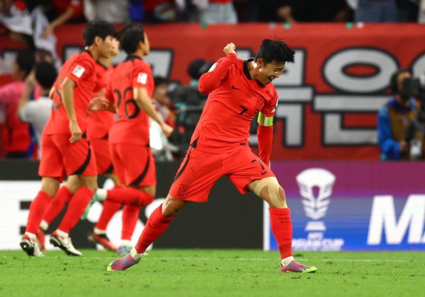 كوريا الجنوبية تعبر أستراليا وتضرب موعداً مع الأردن في نصف نهائي كأس آسيا