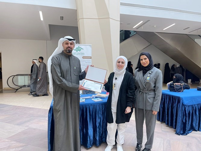 إدارة الأمن والسلامة ووزارة الصحة نظمتا حملة توعوية بعنوان «اليوم العالمي والأسبوع الخليجي للسرطان» بكلية التربية
