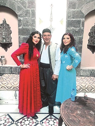 جيني في كواليس تصوير مسلسل عزك يا شام