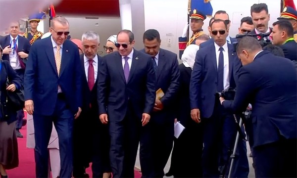 الرئيس التركي رجب طيب أردوغان يصل إلى القاهرة للقاء الرئيس السيسي