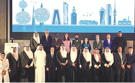 وزير الاقتصاد الإماراتي يهنئ الكويت بالأعياد الوطنية