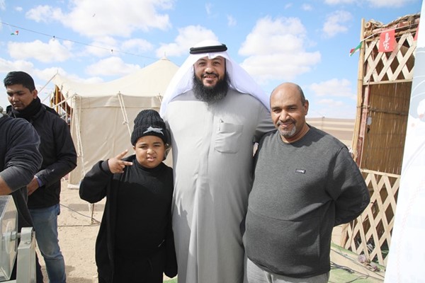 رئيس قسم المونتاج الزميل مصطفى عبدالصادق والزميل ماجد الشمري وابنه